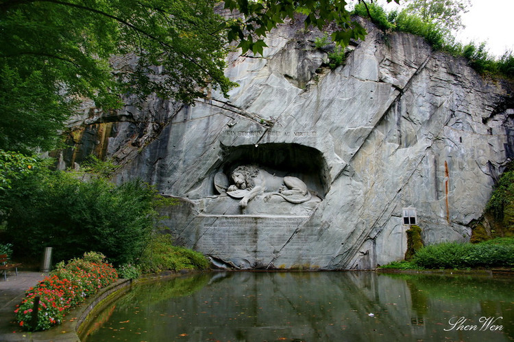 世界上最傷感、最感人的石雕—盧森之獅【原創(chuàng)】 - 晚霞映天 - 晚霞映天的博客